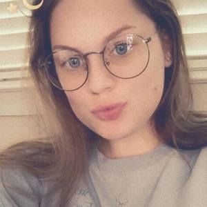 Meet your Posher, Adrienne